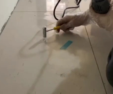 吕梁市瓷砖开裂维修公司专业分享瓷砖在铺贴前如果没有沥干水分，将会导致以下问题